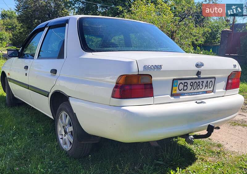 Седан Ford Escort 1995 в Прилуках
