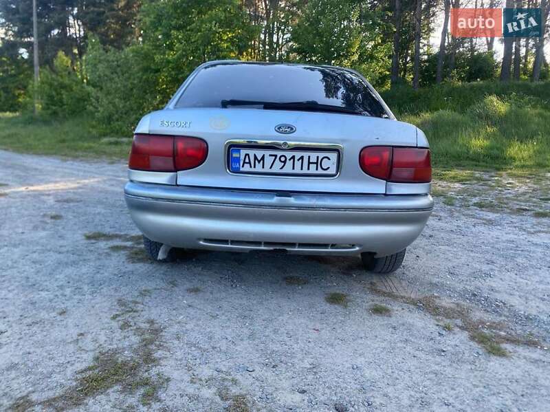 Хэтчбек Ford Escort 1996 в Звягеле