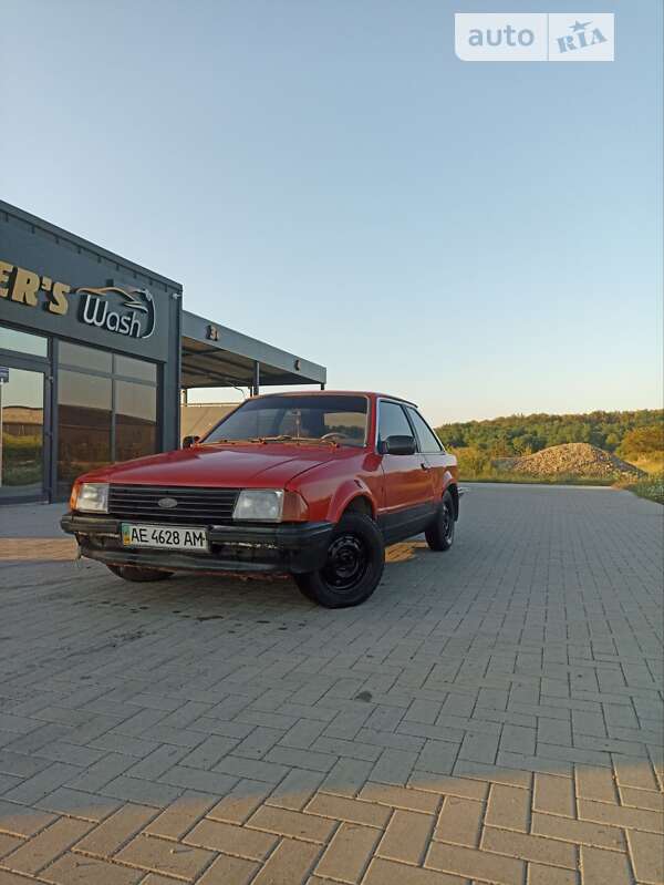 Хетчбек Ford Escort 1981 в Тячеві
