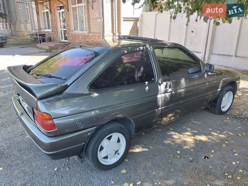 Хэтчбек Ford Escort 1992 в Бершади