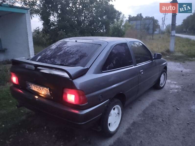 Хэтчбек Ford Escort 1992 в Бершади
