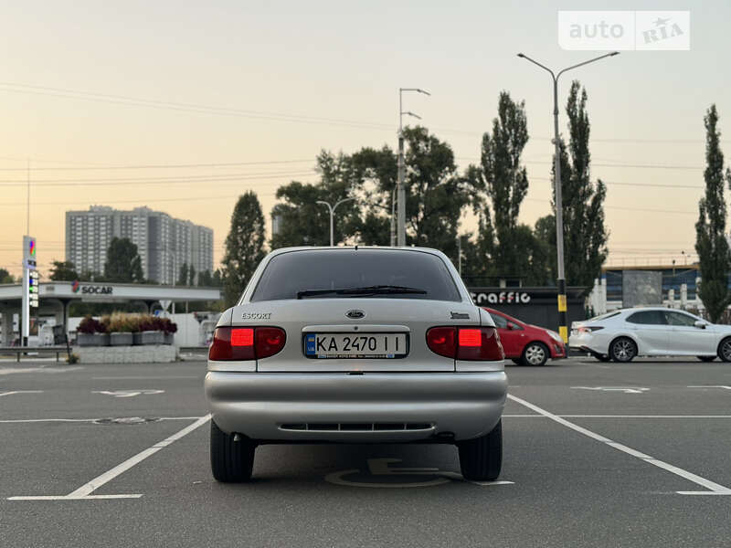 Хэтчбек Ford Escort 1997 в Киеве