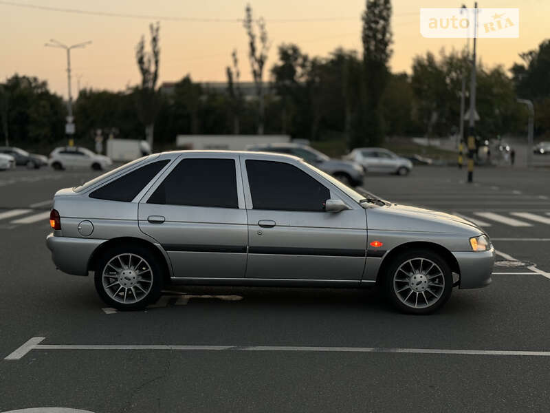 Хэтчбек Ford Escort 1997 в Киеве