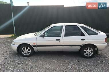 Хэтчбек Ford Escort 1996 в 