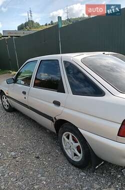 Хэтчбек Ford Escort 1996 в 
