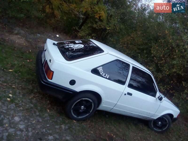Хэтчбек Ford Escort 1986 в Кривом Роге