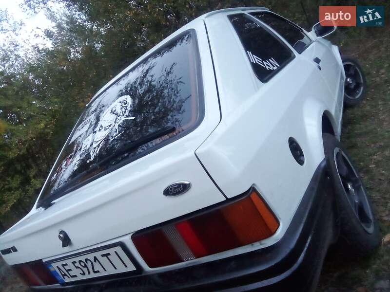 Хэтчбек Ford Escort 1986 в Кривом Роге