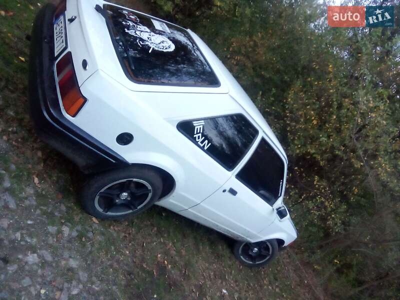 Хэтчбек Ford Escort 1986 в Кривом Роге