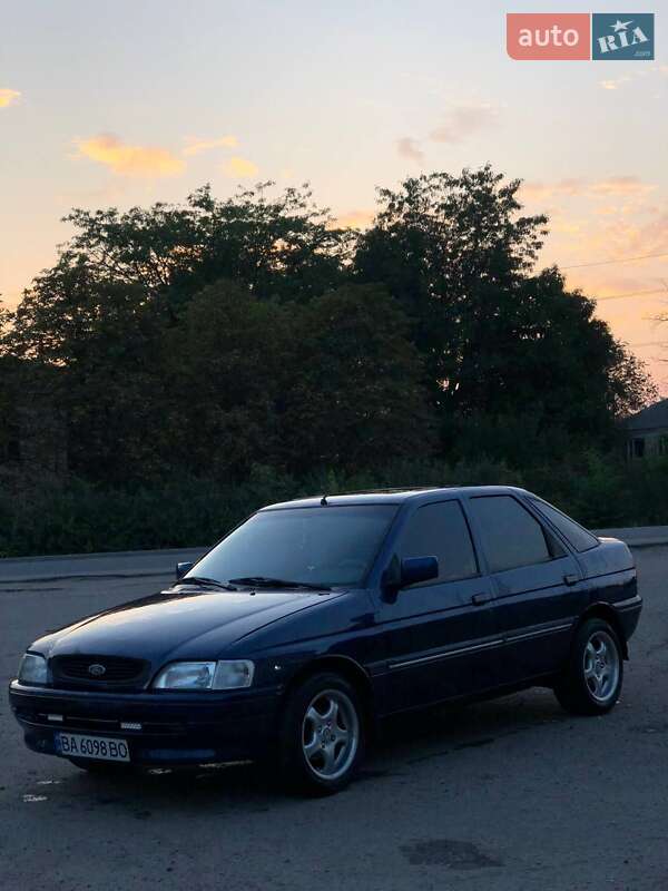 Хетчбек Ford Escort 1994 в Компаніївці