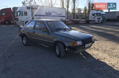 Хэтчбек Ford Escort 1982 в 