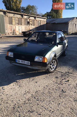 Хэтчбек Ford Escort 1982 в 