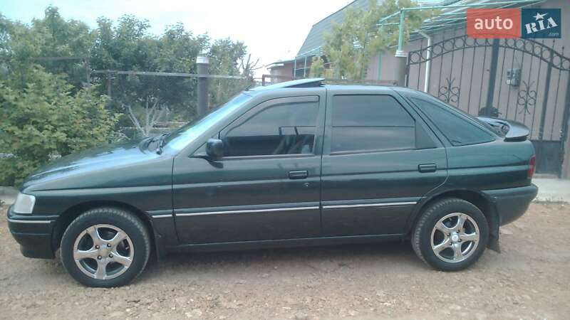 Хэтчбек Ford Escort 1993 в Одессе