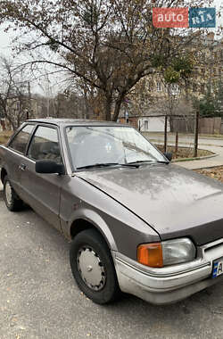 Хэтчбек Ford Escort 1987 в 