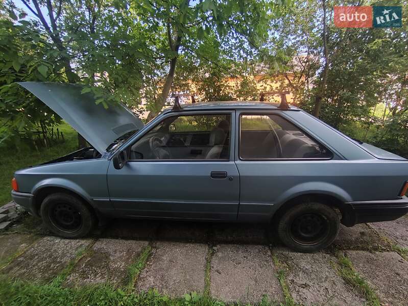 Хетчбек Ford Escort 1986 в Долині