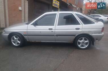 Хэтчбек Ford Escort 1995 в 