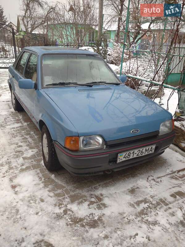 Хэтчбек Ford Escort 1989 в 