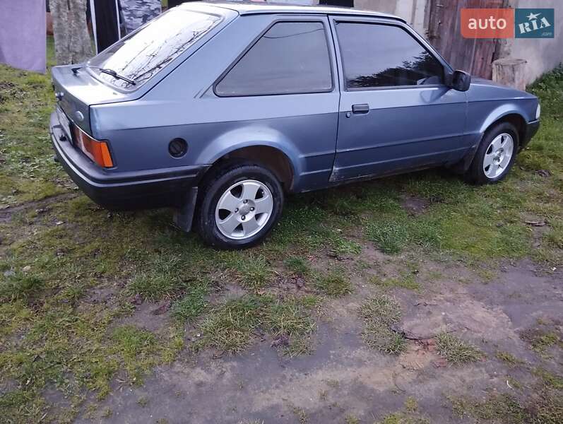 Хэтчбек Ford Escort 1987 в Судовой Вишне