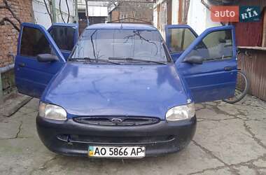 Хэтчбек Ford Escort 1997 в Хусте