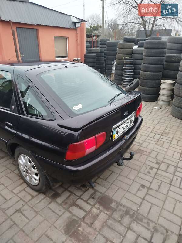 Хэтчбек Ford Escort 1995 в Луцке