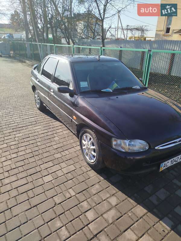 Хэтчбек Ford Escort 1995 в Луцке