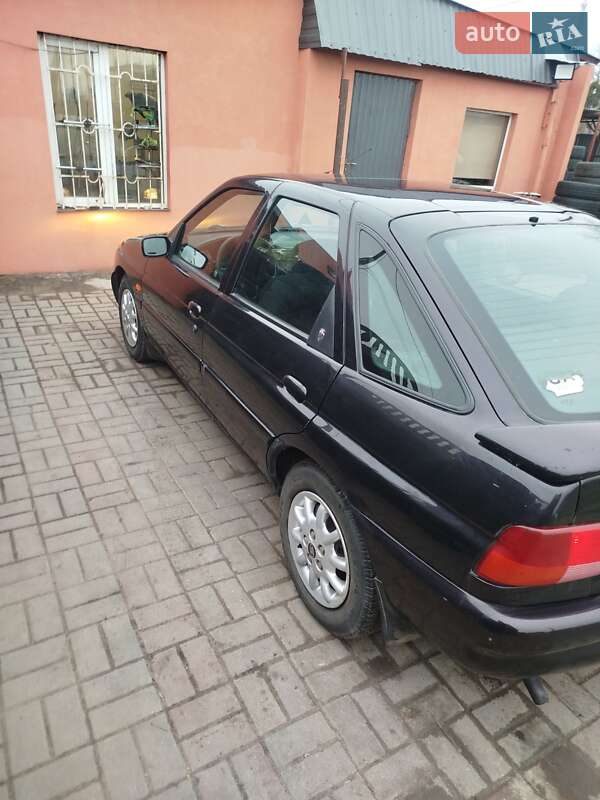 Хэтчбек Ford Escort 1995 в Луцке