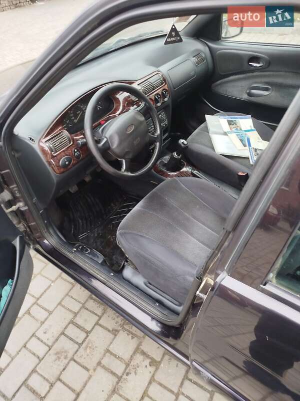 Хэтчбек Ford Escort 1995 в Луцке