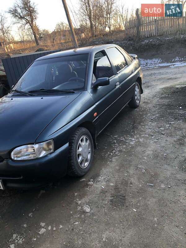 Хэтчбек Ford Escort 1997 в Гайсине