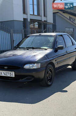 Хэтчбек Ford Escort 1995 в 