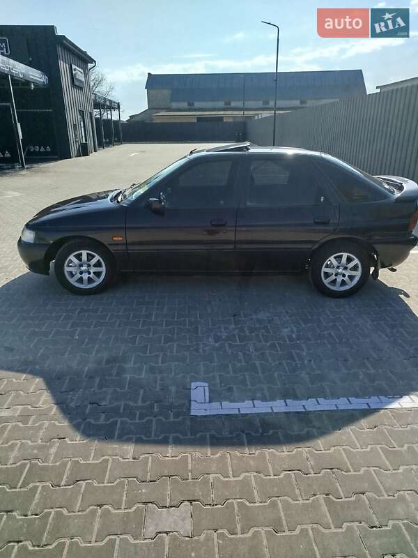 Хэтчбек Ford Escort 1995 в Луцке