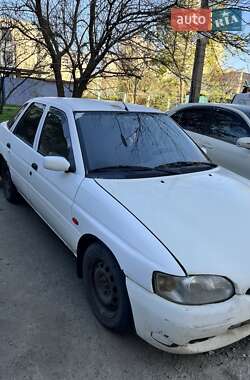 Хэтчбек Ford Escort 2000 в 