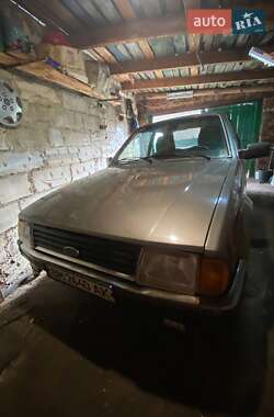 Хэтчбек Ford Escort 1981 в 
