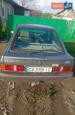 Хэтчбек Ford Escort 1988 в Смеле
