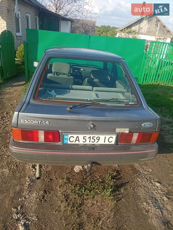 Хэтчбек Ford Escort 1988 в 