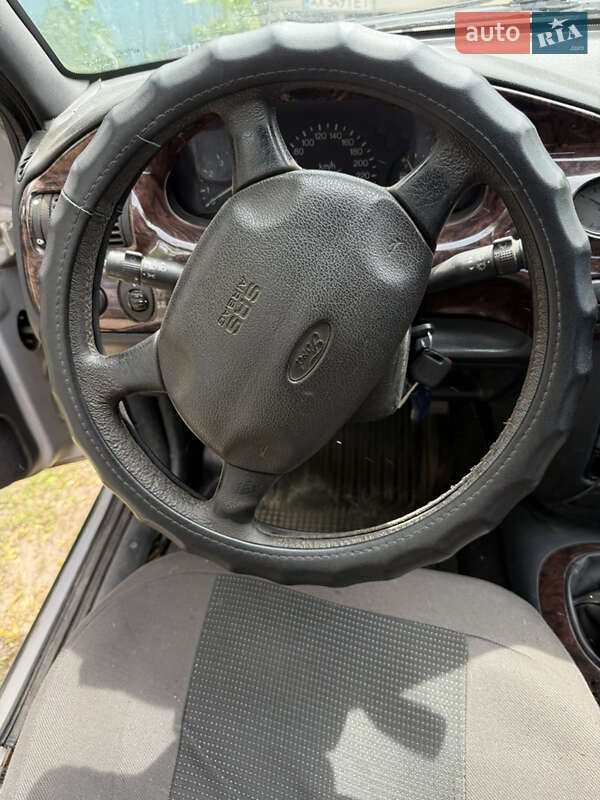 Седан Ford Escort 1996 в Мерефа