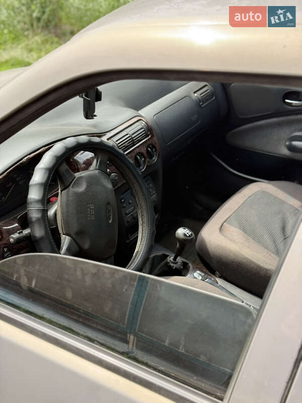 Седан Ford Escort 1996 в Мерефа