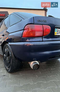 Хэтчбек Ford Escort 1996 в 