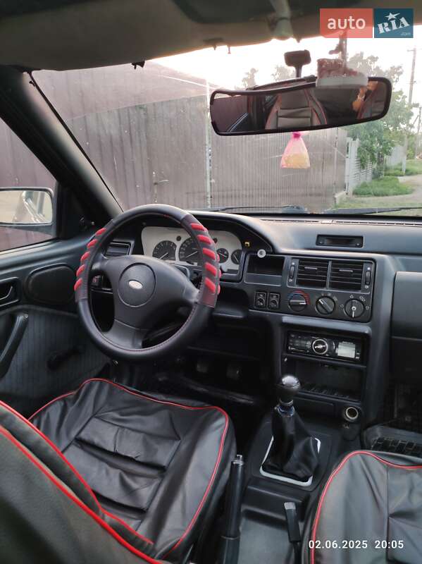 Хэтчбек Ford Escort 1993 в Запорожье