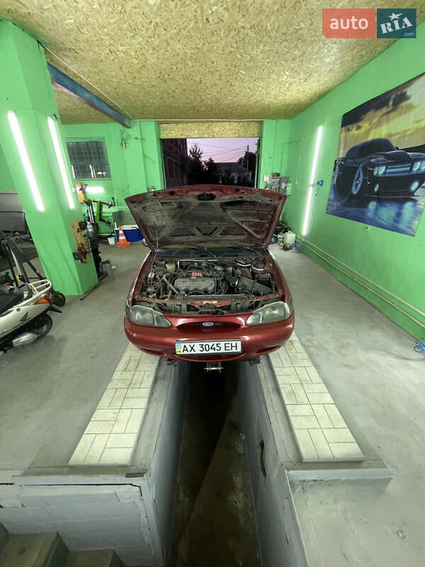 Седан Ford Escort 1996 в Краснокутске