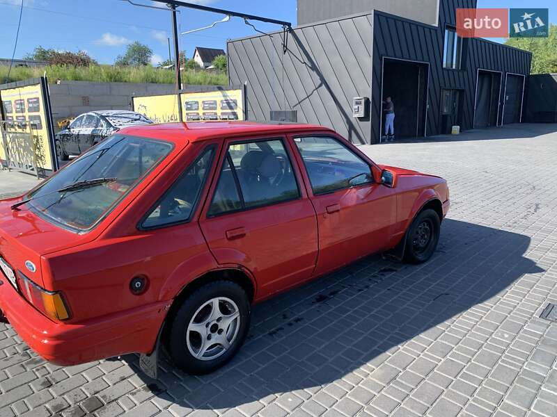 Хэтчбек Ford Escort 1987 в Фастове