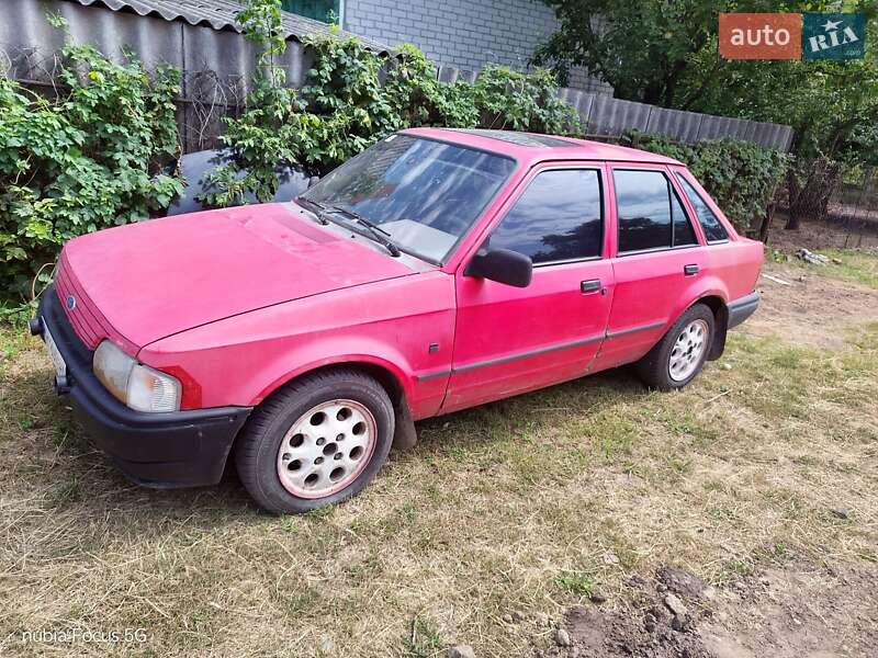 Хэтчбек Ford Escort 1989 в 