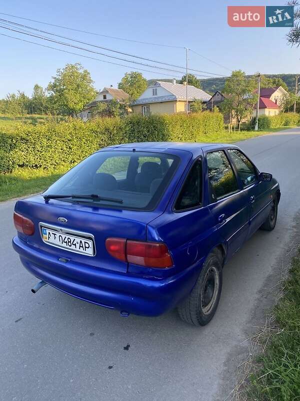Хэтчбек Ford Escort 1995 в Коломые