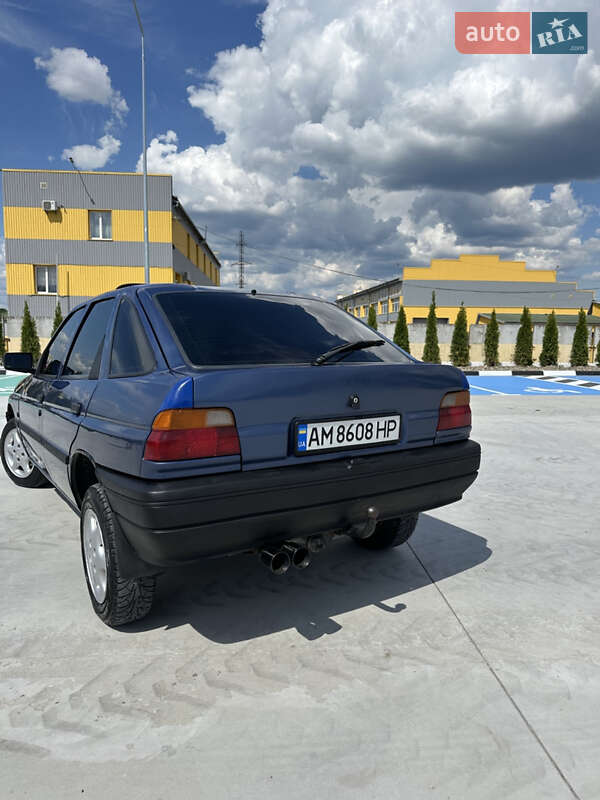 Хетчбек Ford Escort 1990 в Звягелі