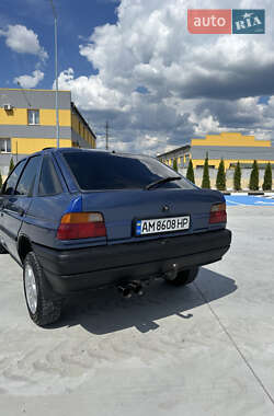 Хэтчбек Ford Escort 1990 в 