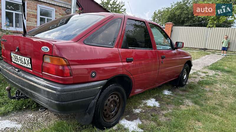 Седан Ford Escort 1991 в Каневе