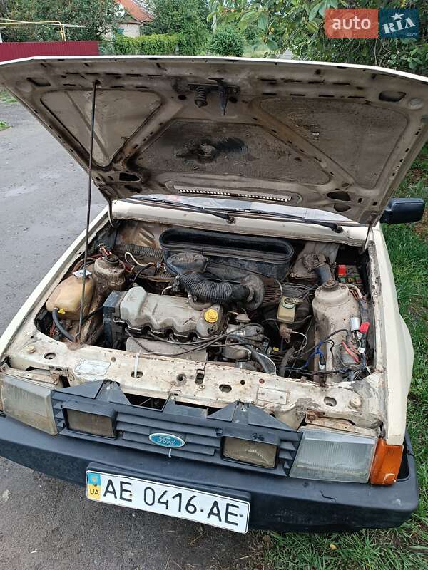 Хэтчбек Ford Escort 1983 в Синельниково
