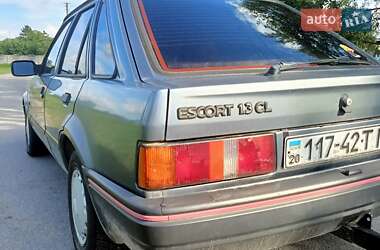 Хэтчбек Ford Escort 1988 в 