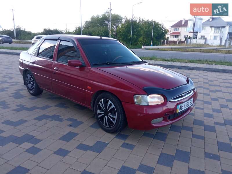 Хэтчбек Ford Escort 1998 в Виннице