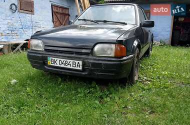 Хетчбек Ford Escort 1990 в Гощі