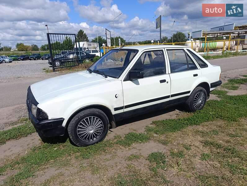 Хэтчбек Ford Escort 1983 в 
