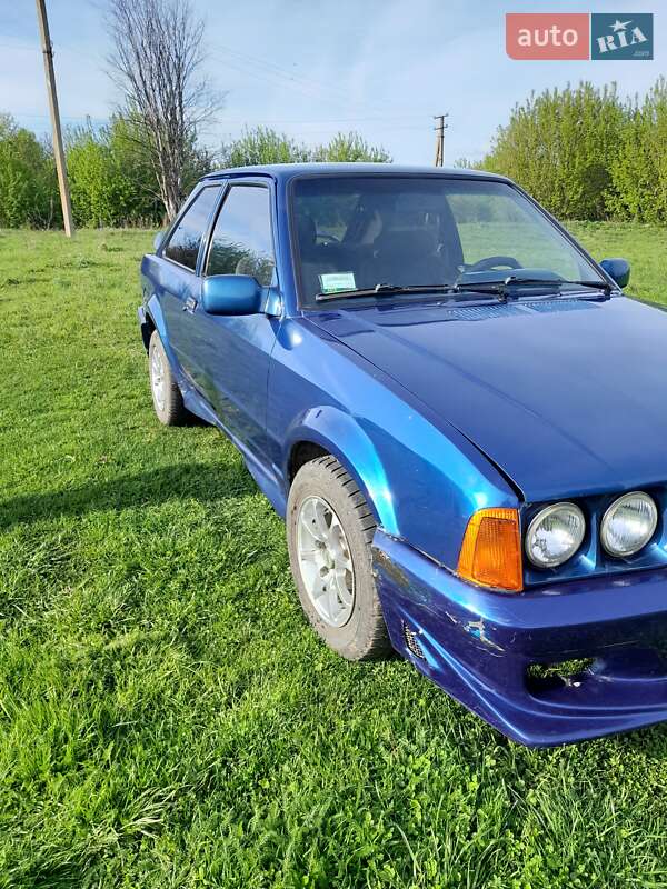 Хэтчбек Ford Escort 1985 в Глухове